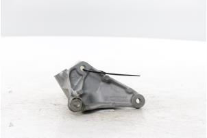 Support dynamo haut d'un Renault Kangoo Express (RFK) 1.3 TCE 100 16V 2023