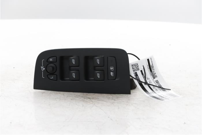 Usados Interruptor combinado de ventanillas Volvo V60 II (ZW) 2.0 T6 16V Plug-in Hybrid AWD Precio € 108,90 IVA incluido ofrecido por Snuverink Autodemontage