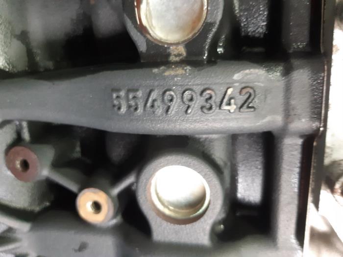 Engine from a Opel Insignia Sports Tourer 2.0 CDTI 16V 2018