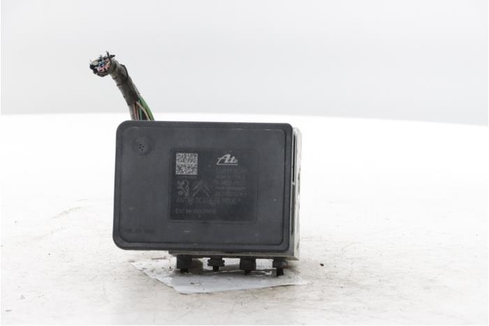 Begagnade ABS-pump Peugeot 208 I (CA/CC/CK/CL) 1.4 16V Pris € 80,00 Marginaltabell erbjuds av Snuverink Autodemontage