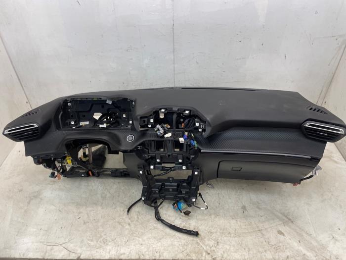 Używane Panel Peugeot 208 II (UB/UH/UP) 1.2 Vti 12V PureTech 130 Cena € 800,00 Procedura marży oferowane przez Snuverink Autodemontage