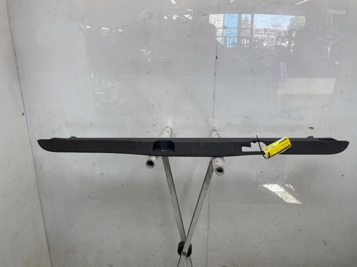 Rear sill