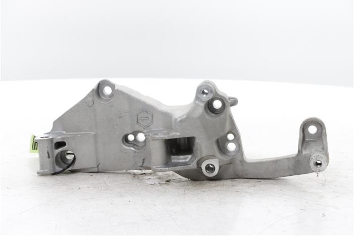 Usagé Support dynamo haut Opel Crossland (X) 1.2 Turbo 12V Prix € 45,00 Règlement à la marge proposé par Snuverink Autodemontage