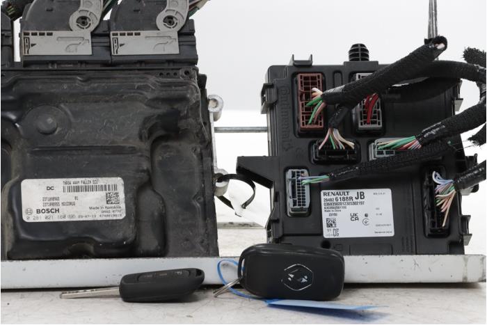 Used Engine management computer Renault Trafic (1FL/2FL/3FL/4FL) 2.0 dCi 16V 170 Price € 296,45 Inclusive VAT offered by Snuverink Autodemontage