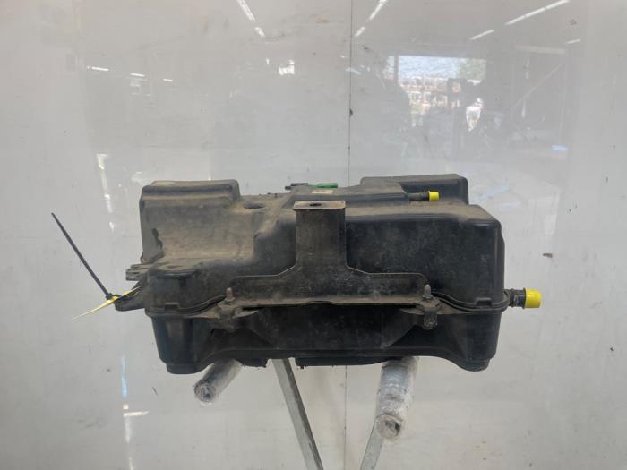 Gebrauchte Adblue Tank Renault Trafic (1FL/2FL/3FL/4FL) 2.0 dCi 16V 170 Preis € 520,30 Mit Mehrwertsteuer angeboten von Snuverink Autodemontage