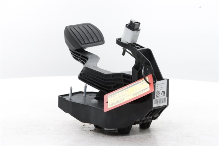 Używane Pedal hamulca Citroen C3 (CB/CC) ë-C3 Comfort Range 44 kWh Cena € 90,75 Z VAT oferowane przez Snuverink Autodemontage