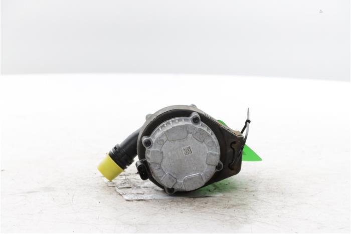 Begagnade Vattenpump Opel Vivaro Vivaro-e, Electric Pris € 127,05 Inklusive moms erbjuds av Snuverink Autodemontage