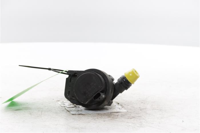 Begagnade Vattenpump Opel Vivaro Vivaro-e, Electric Pris € 42,35 Inklusive moms erbjuds av Snuverink Autodemontage