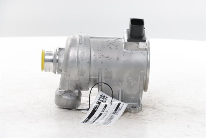 Usagé Pompe à eau Volvo V60 II (ZW) 2.0 T6 16V Plug-in Hybrid AWD Prix € 127,05 Prix TTC proposé par Snuverink Autodemontage