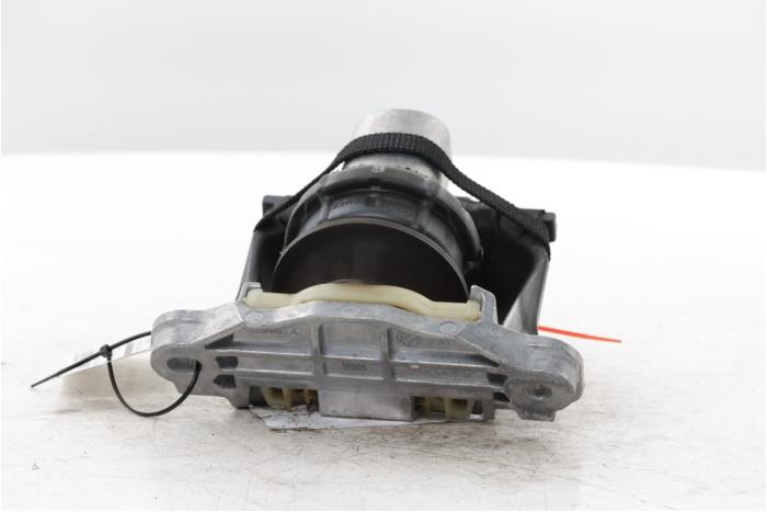 Used Engine mount Volvo V60 II (ZW) 2.0 T6 16V Plug-in Hybrid AWD Price € 42,35 Inclusive VAT offered by Snuverink Autodemontage