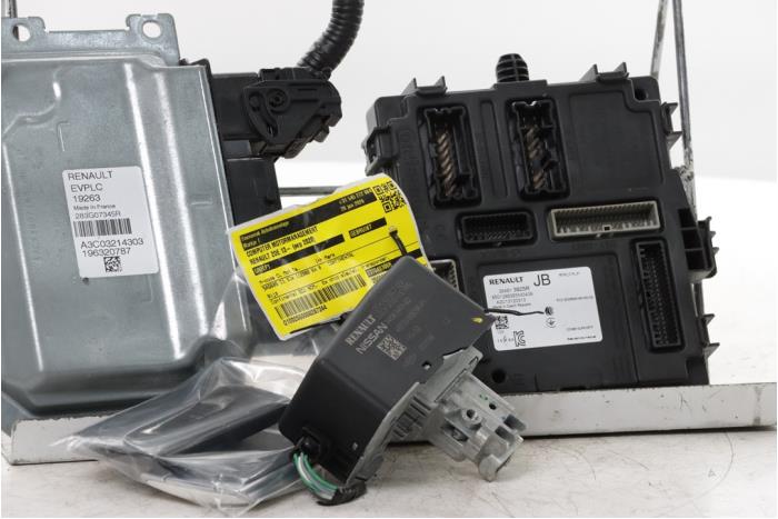 Used Engine management computer Renault Zoé (AG) R135 Price € 350,00 Margin scheme offered by Snuverink Autodemontage