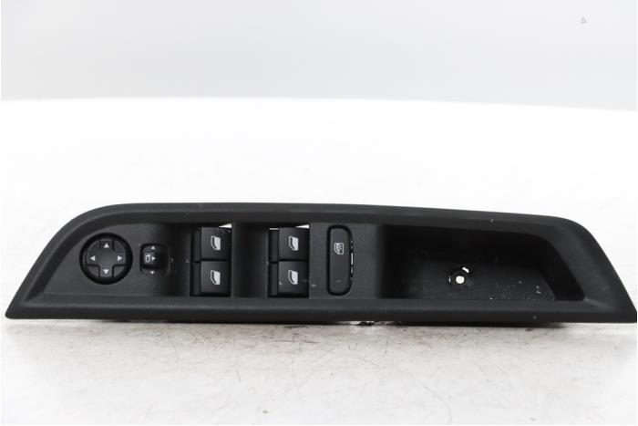 Usados Interruptor combinado de ventanillas Citroen C3 Aircross II (CG/CP) 1.2 PureTech 100 Precio € 90,00 Norma de margen ofrecido por Snuverink Autodemontage