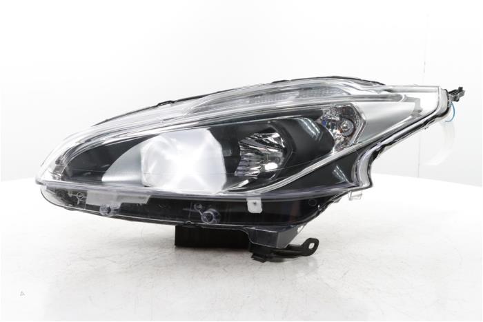 Używane Reflektor lewy Peugeot 208 I (CA/CC/CK/CL) 1.2 Vti 12V PureTech 82 Cena € 225,00 Procedura marży oferowane przez Snuverink Autodemontage