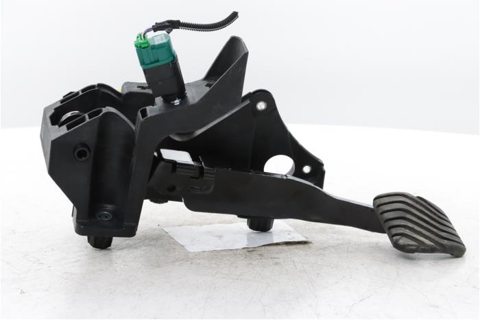 Gebrauchte Bremspedal Renault Symbioz (RJB) 1.8 E-Tech Full Hybrid 160 Preis € 90,75 Mit Mehrwertsteuer angeboten von Snuverink Autodemontage