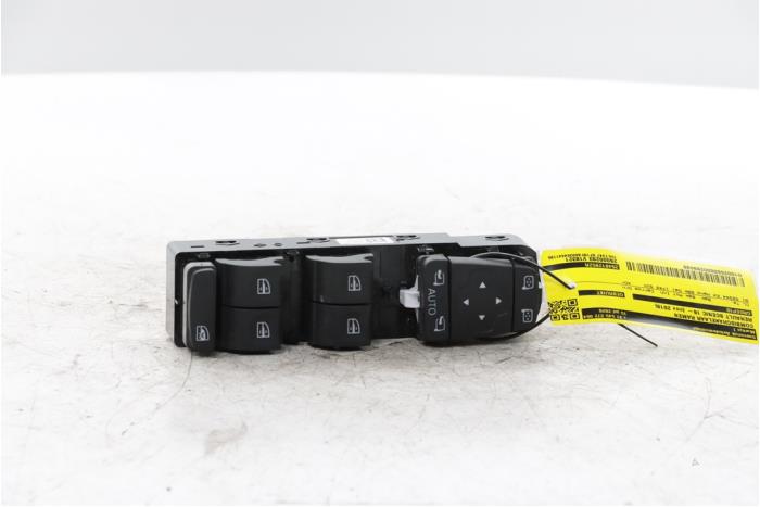 Usados Interruptor combinado de ventanillas Renault Scénic IV (RFAJ) 1.7 Blue dCi 120 Precio € 45,00 Norma de margen ofrecido por Snuverink Autodemontage