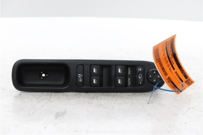 Usados Interruptor combinado de ventanillas Citroen C3 Picasso (SH) 1.2 12V PureTech 110 Precio € 90,00 Norma de margen ofrecido por Snuverink Autodemontage