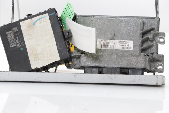 Used Engine management computer Renault Twingo II (CN) 1.2 16V GT TCE Price € 350,00 Margin scheme offered by Snuverink Autodemontage
