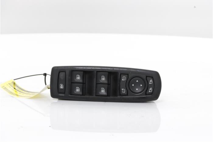 Usados Interruptor combinado de ventanillas Renault Laguna III Estate (KT) 2.0 dCi 16V 130 Precio € 90,00 Norma de margen ofrecido por Snuverink Autodemontage