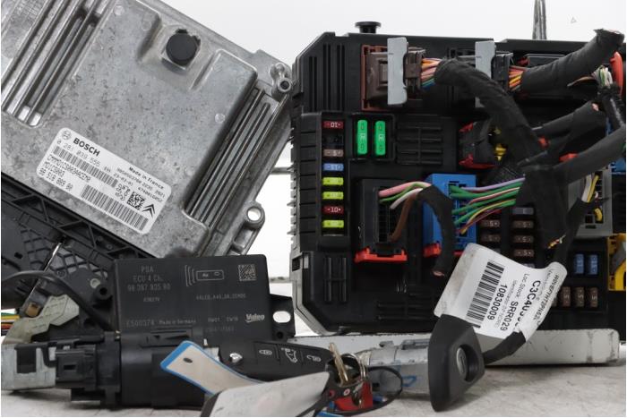 Used Engine management computer Opel Combo Cargo 1.5 CDTI 100 Price € 423,50 Inclusive VAT offered by Snuverink Autodemontage
