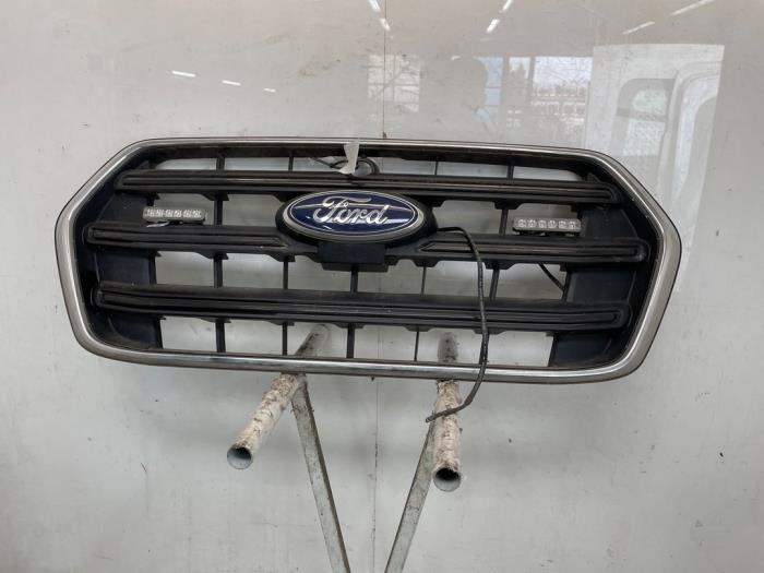 Begagnade Grill Ford Transit 2.0 TDCi 16V Eco Blue 130 Pris på förfrågan erbjuds av Snuverink Autodemontage