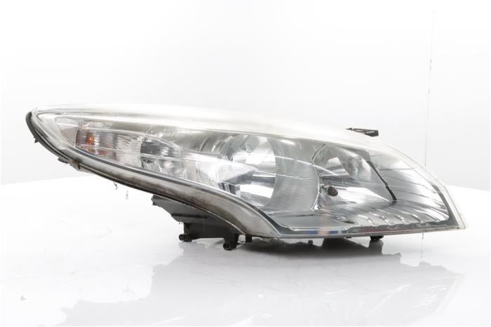 Używane Reflektor prawy Renault Megane III Grandtour (KZ) 1.6 16V Cena € 115,00 Procedura marży oferowane przez Snuverink Autodemontage