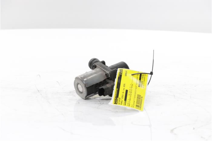 Usagé Pompe à eau Renault Scénic IV (RFAJ) 1.7 Blue dCi 120 Prix sur demande proposé par Snuverink Autodemontage