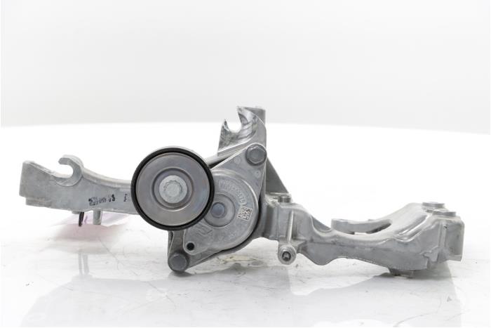 Used Alternator upper bracket Fiat 600 (365) 1.2 Hybrid 145 Price on request offered by Snuverink Autodemontage