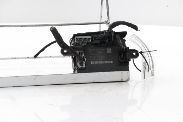 Used Computer, miscellaneous Landrover Defender II 2.0 16V P300e Price on request offered by Snuverink Autodemontage