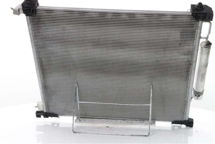 Klima Kondensor van een Land Rover Defender II 2.0 16V P300e 2025