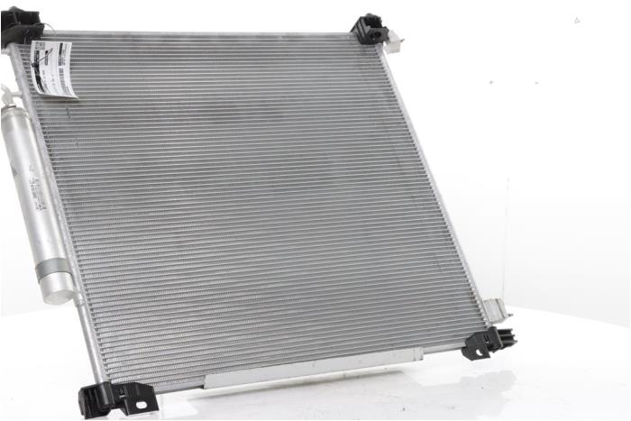 Klima Kondensor van een Land Rover Defender II 2.0 16V P300e 2025