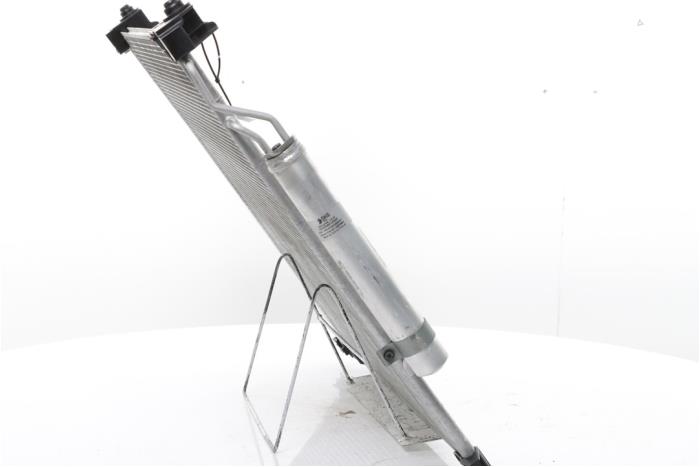 Klima Kondensor van een Land Rover Defender II 2.0 16V P300e 2025
