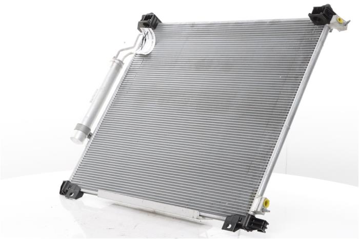 Klima Kondensor van een Land Rover Defender II 2.0 16V P300e 2025