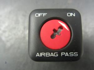 Usados Interruptor de airbag Citroen Xsara Picasso (CH) 1.8 16V Precio € 20,00 Norma de margen ofrecido por Snuverink Autodemontage