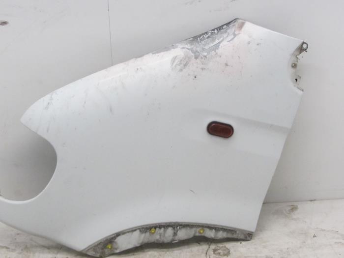 Front wing, left from a Renault Master II (JD) 2.5 D T33 2001