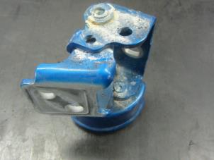 Used Rear door hinge, right Peugeot 207/207+ (WA/WC/WM) 1.6 HDi 16V Price on request offered by Snuverink Autodemontage