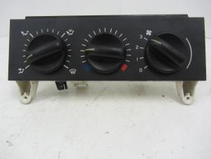 Usados Panel de control de calefacción Renault Master II (JD) 2.5 D T33 Precio € 40,00 Norma de margen ofrecido por Snuverink Autodemontage