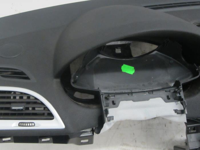 Dashboard from a Renault Megane III Coupe (DZ) 2.0 16V TCe 180 2010