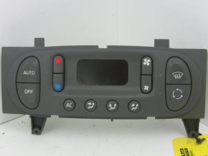 Używane Panel sterowania nagrzewnicy Renault Scénic I (JA) 1.6 16V Cena € 40,00 Procedura marży oferowane przez Snuverink Autodemontage