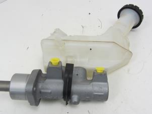 Used Master cylinder Renault Clio III (BR/CR) 1.5 dCi 75 FAP Price on request offered by Snuverink Autodemontage