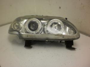 Used Headlight, right Renault Megane Coupé (DA) 1.6i Price € 25,00 Margin scheme offered by Snuverink Autodemontage