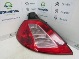 Używane Tylne swiatlo pozycyjne lewe Renault Megane II (BM/CM) 1.5 dCi 80 Cena € 25,00 Procedura marży oferowane przez Snuverink Autodemontage