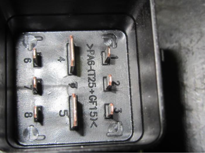 Glow plug relay Renault Megane III Coupe 1.5 dCi 105 8200859243