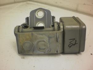 Used Front door hinge, right Peugeot 207/207+ (WA/WC/WM) 1.4 Price € 30,00 Margin scheme offered by Snuverink Autodemontage