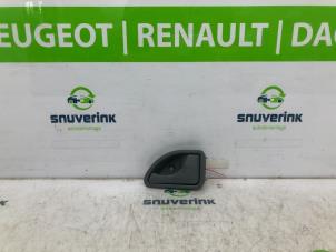 Used Door handle 2-door, right Renault Twingo (C06) 1.2 Van Price € 20,00 Margin scheme offered by Snuverink Autodemontage