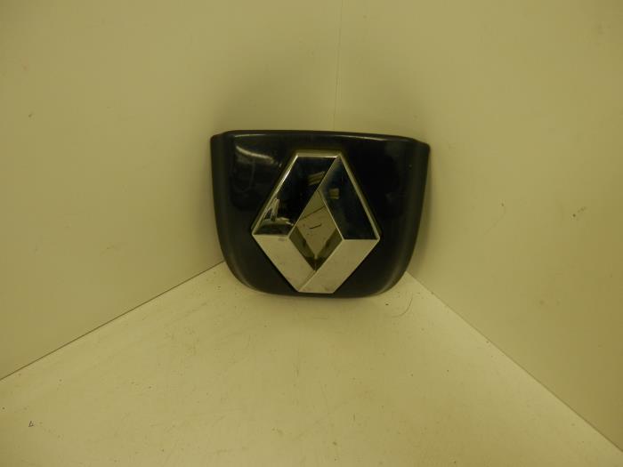 Emblema de un Renault Clio II Societe (SB) 1.5 dCi 65 2002
