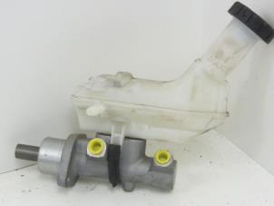 Used Master cylinder Renault Clio III Estate/Grandtour (KR) 1.2 16V TCE 100 Price on request offered by Snuverink Autodemontage