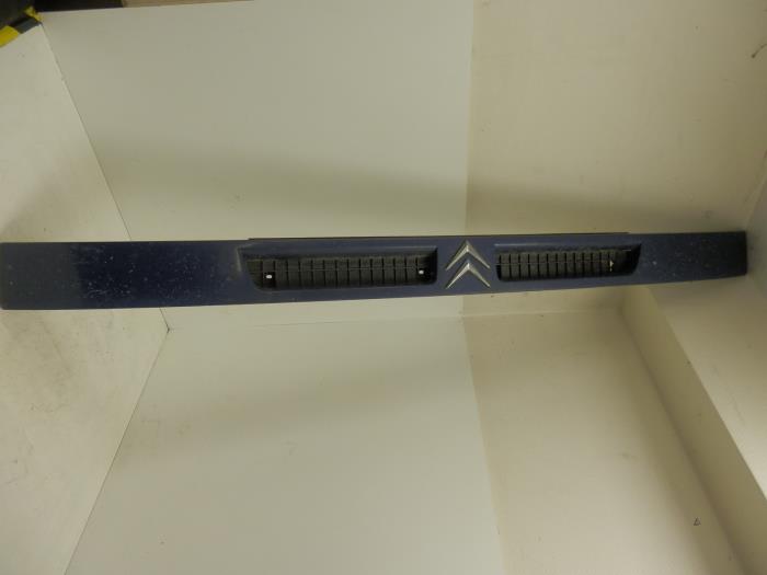 Begagnade Grill Citroen Jumper (23) 2.5 TD 12V Pris € 10,33 Marginaltabell erbjuds av Snuverink Autodemontage
