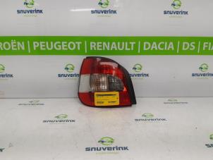 Używane Tylne swiatlo pozycyjne prawe Renault Scénic I (JA) 1.4 16V Cena € 25,00 Procedura marży oferowane przez Snuverink Autodemontage