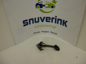 Used Rear door stop 4-door, right Peugeot 407 (6D) 1.6 HDi 16V Price on request offered by Snuverink Autodemontage