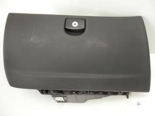 Używane Schowek w desce rozdzielczej Peugeot 407 (6D) 1.6 HDi 16V Cena na żądanie oferowane przez Snuverink Autodemontage